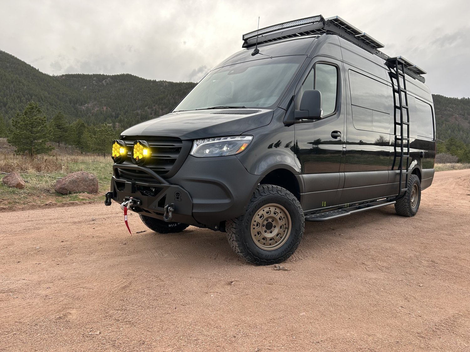 Slate exterior with roof rack and auxiliary lights